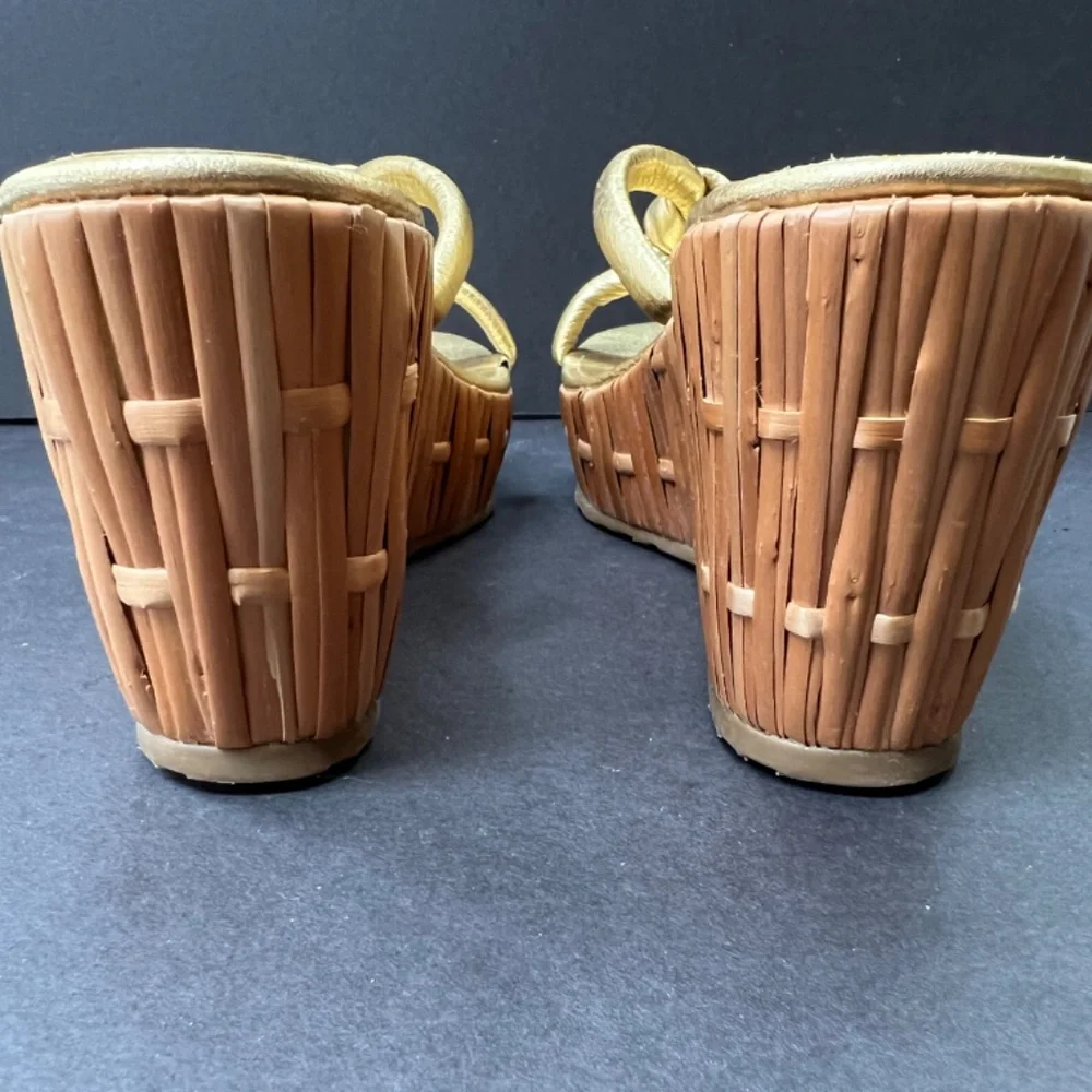 Gold Kate Spade sandals - Picture 7 of 11